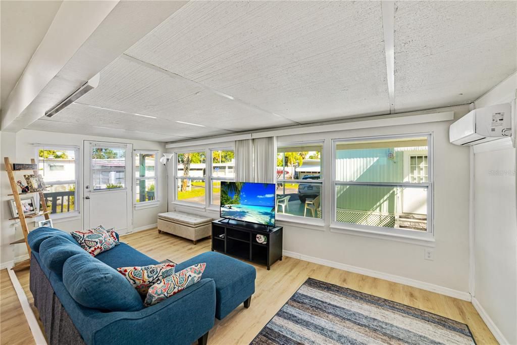 For Sale: $150,000 (2 beds, 2 baths, 480 Square Feet)