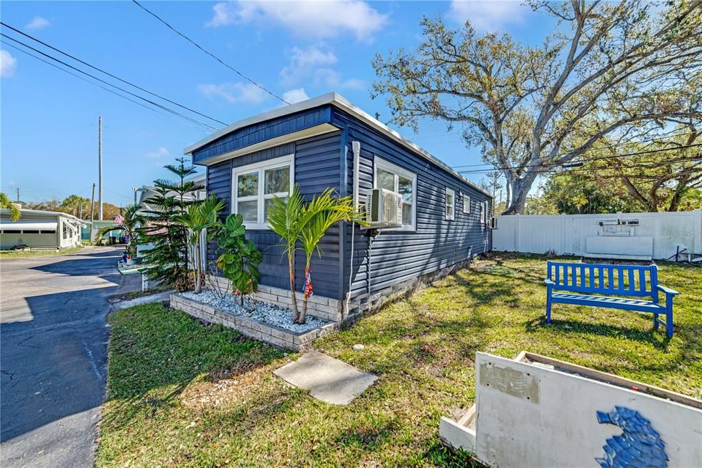 For Sale: $150,000 (2 beds, 2 baths, 480 Square Feet)