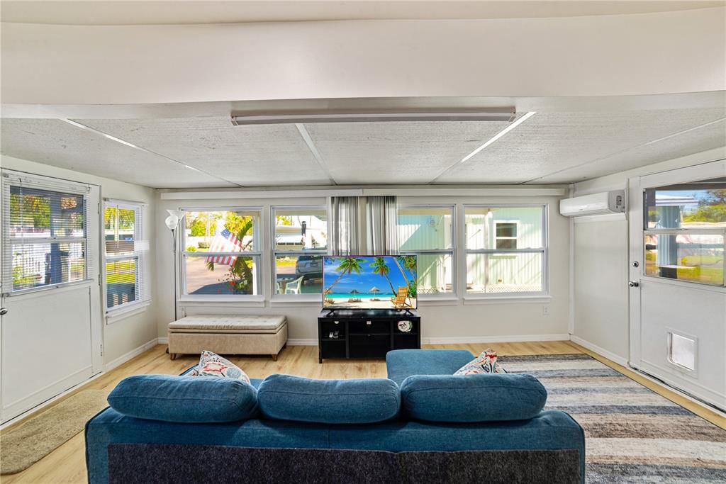 For Sale: $150,000 (2 beds, 2 baths, 480 Square Feet)