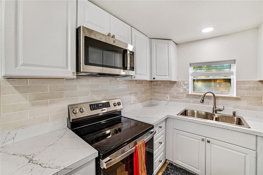 For Sale: $150,000 (2 beds, 2 baths, 480 Square Feet)