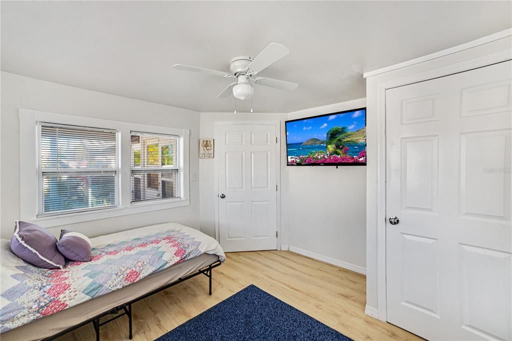 For Sale: $150,000 (2 beds, 2 baths, 480 Square Feet)