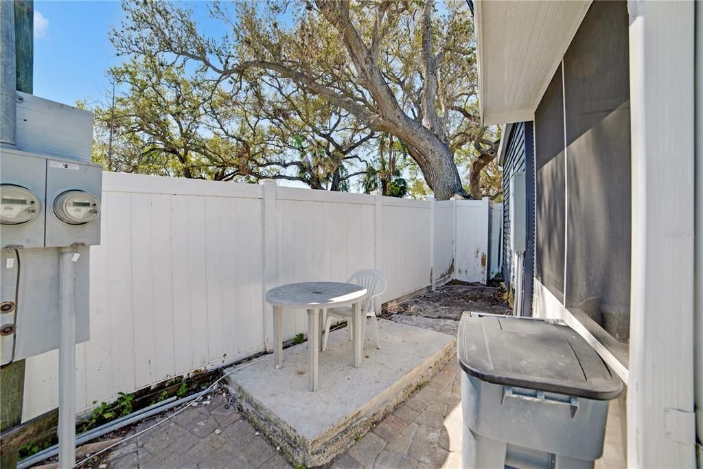 For Sale: $150,000 (2 beds, 2 baths, 480 Square Feet)