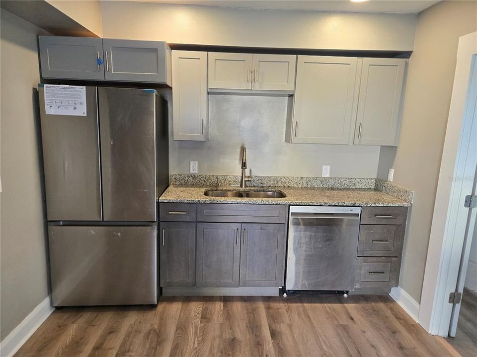 For Rent: $2,000 (3 beds, 1 baths, 2720 Square Feet)