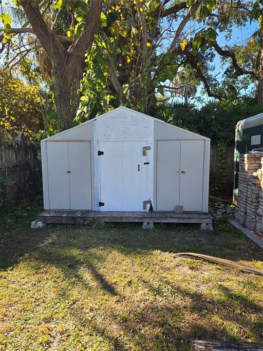 For Rent: $2,000 (3 beds, 1 baths, 2720 Square Feet)