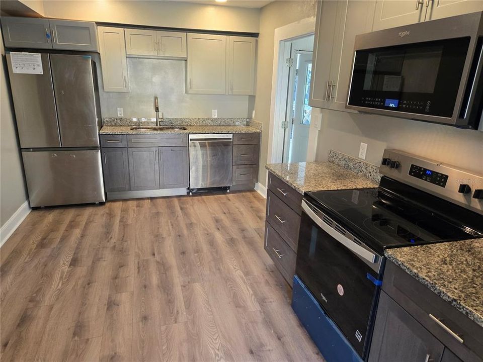 For Rent: $2,000 (3 beds, 1 baths, 2720 Square Feet)