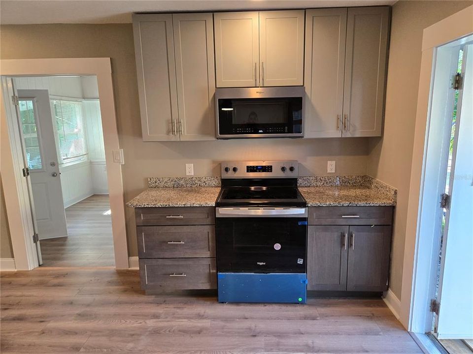 For Rent: $2,000 (3 beds, 1 baths, 2720 Square Feet)