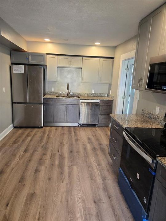 For Rent: $2,000 (3 beds, 1 baths, 2720 Square Feet)