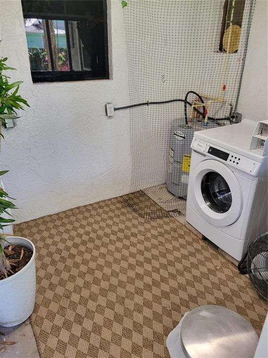 For Rent: $2,000 (3 beds, 1 baths, 2720 Square Feet)