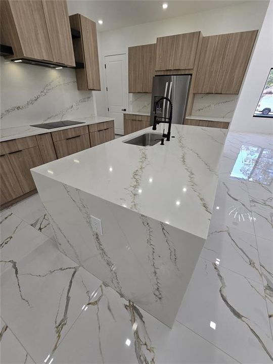 待售: $885,000 (4 贝兹, 3 浴室, 2465 平方英尺)