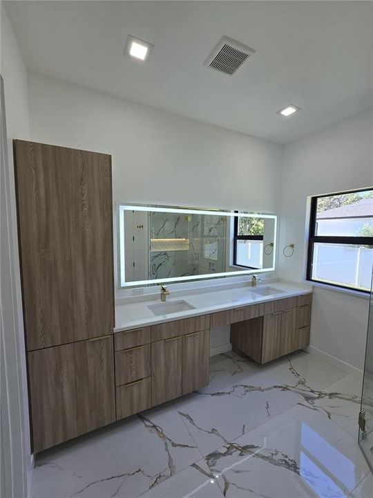 待售: $885,000 (4 贝兹, 3 浴室, 2465 平方英尺)