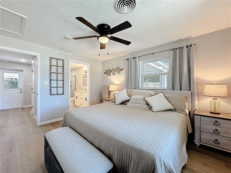 Active With Contract: $359,900 (4 beds, 3 baths, 1943 Square Feet)