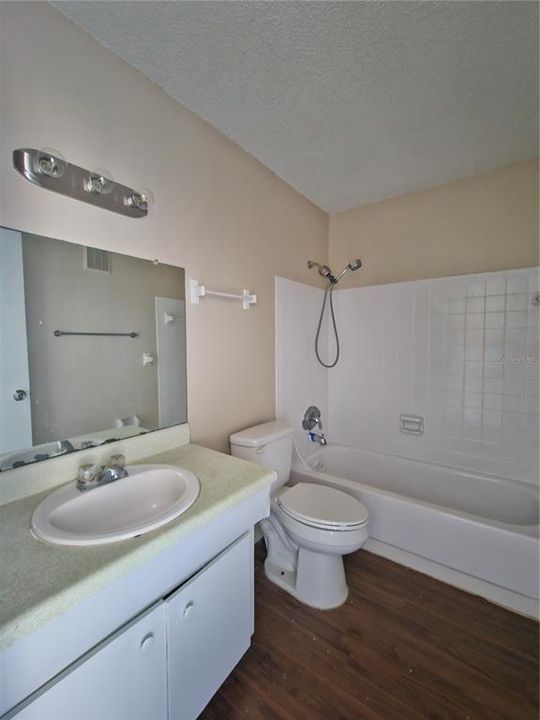 For Rent: $1,320 (2 beds, 1 baths, 800 Square Feet)