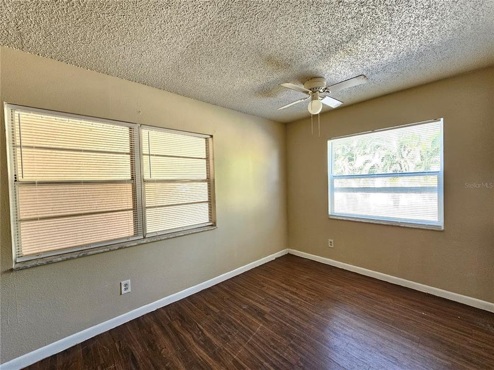 For Rent: $1,320 (2 beds, 1 baths, 800 Square Feet)