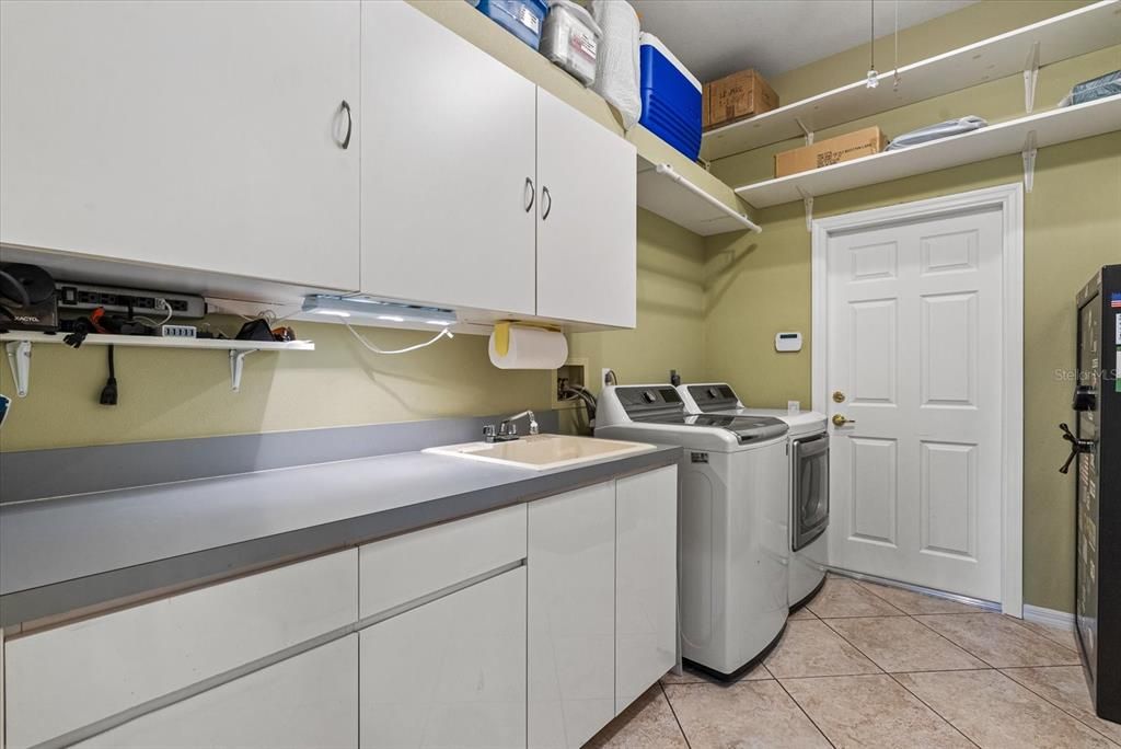 For Sale: $625,000 (3 beds, 2 baths, 2463 Square Feet)