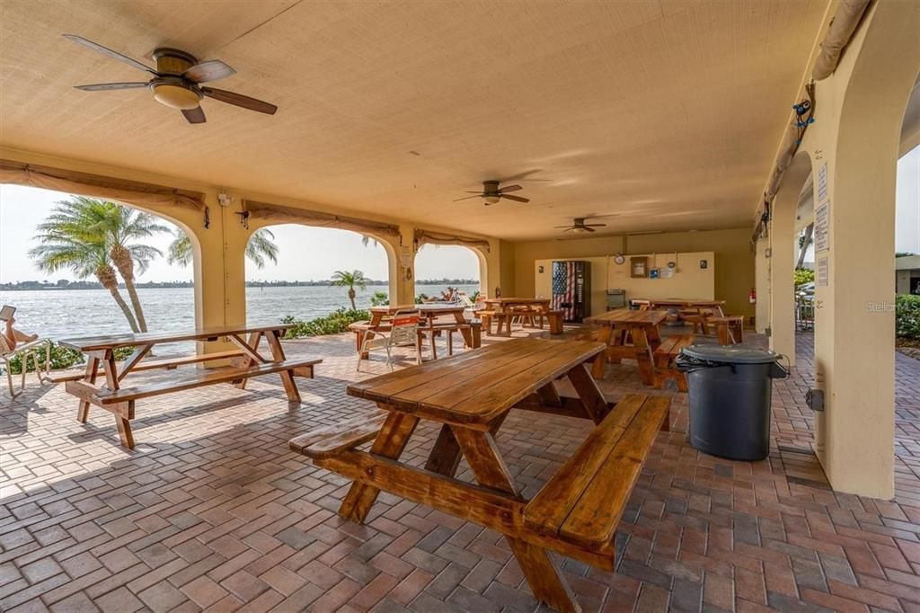 出租: $1,900 (1 贝兹, 1 浴室, 845 平方英尺)