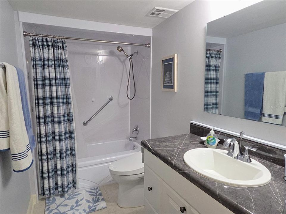 出租: $1,900 (1 贝兹, 1 浴室, 845 平方英尺)