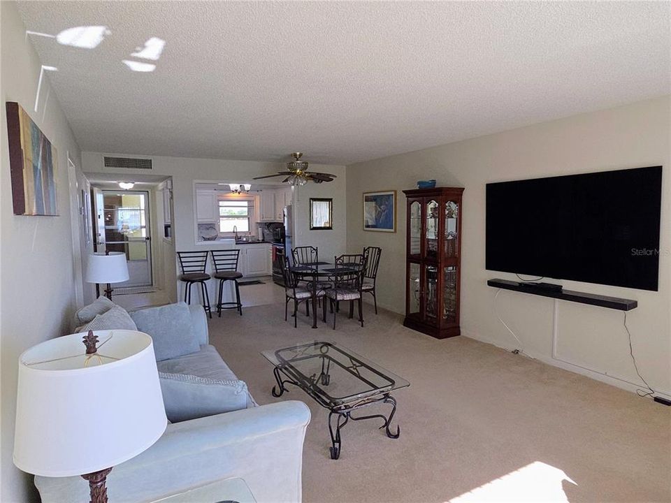 出租: $1,900 (1 贝兹, 1 浴室, 845 平方英尺)