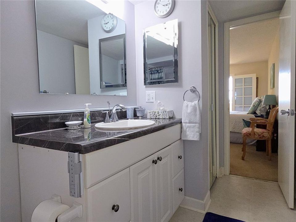 出租: $1,900 (1 贝兹, 1 浴室, 845 平方英尺)