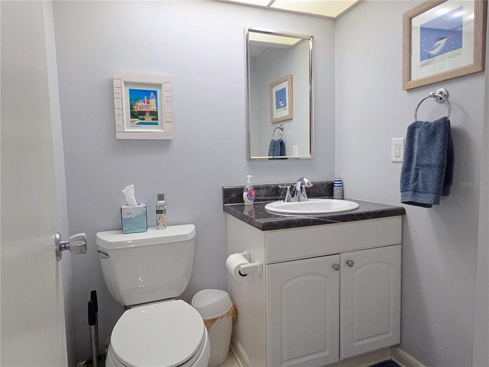 出租: $1,900 (1 贝兹, 1 浴室, 845 平方英尺)