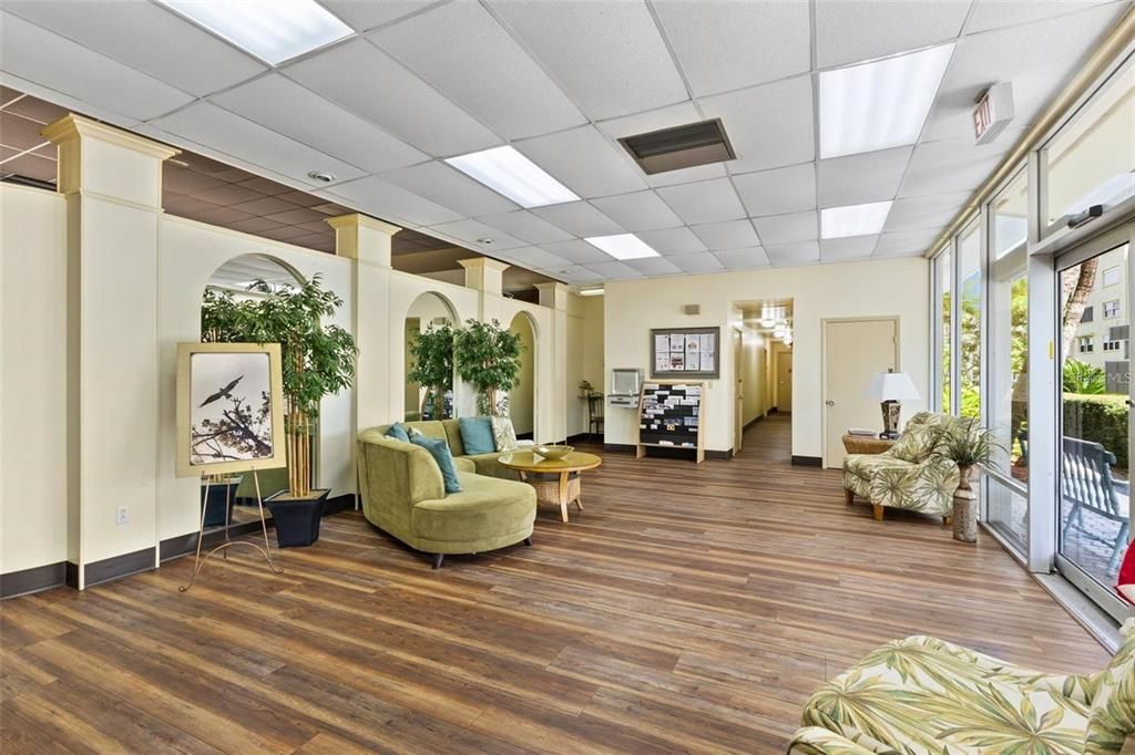 出租: $1,900 (1 贝兹, 1 浴室, 845 平方英尺)