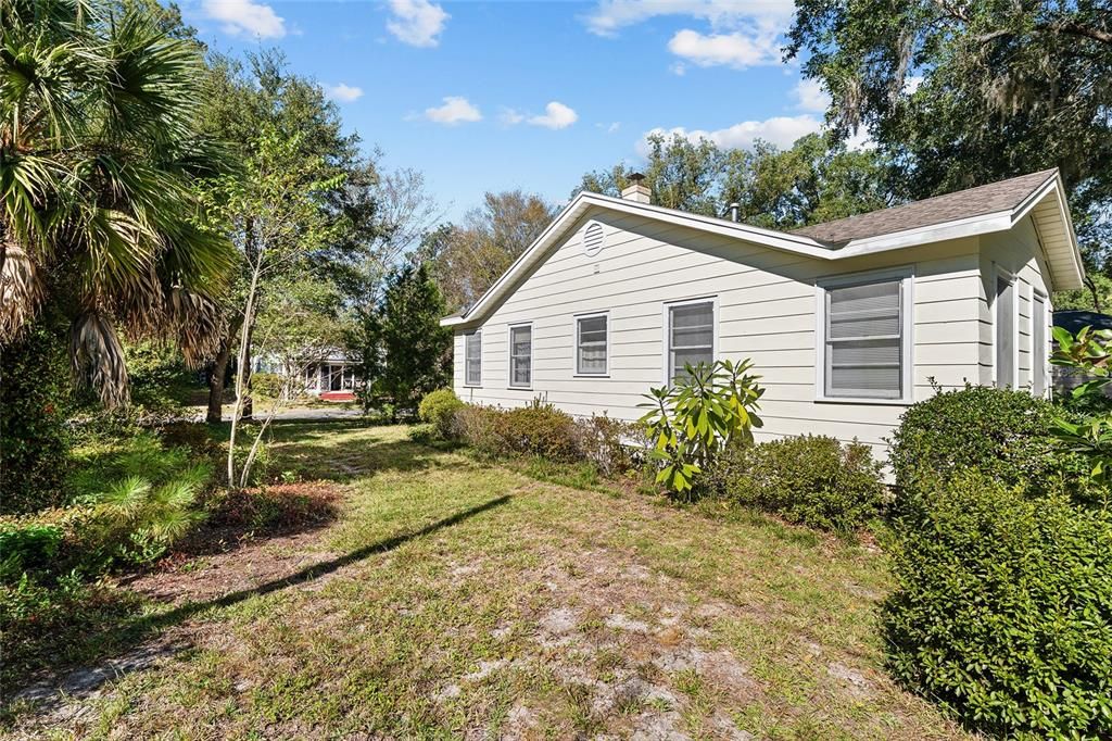 合同活跃: $349,900 (2 贝兹, 1 浴室, 1186 平方英尺)