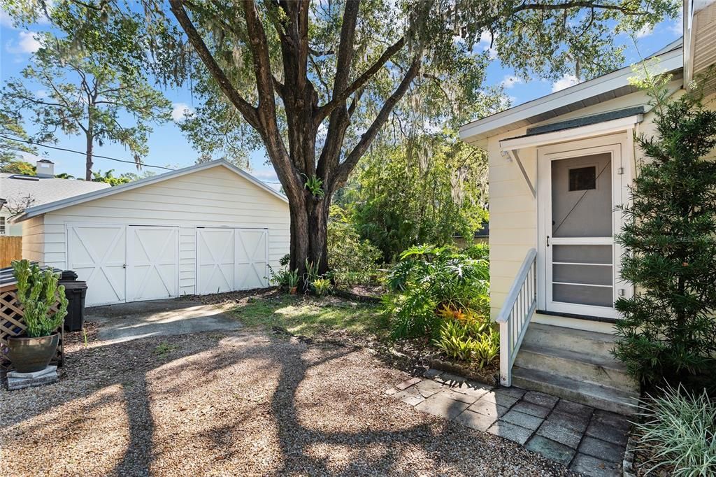 合同活跃: $349,900 (2 贝兹, 1 浴室, 1186 平方英尺)