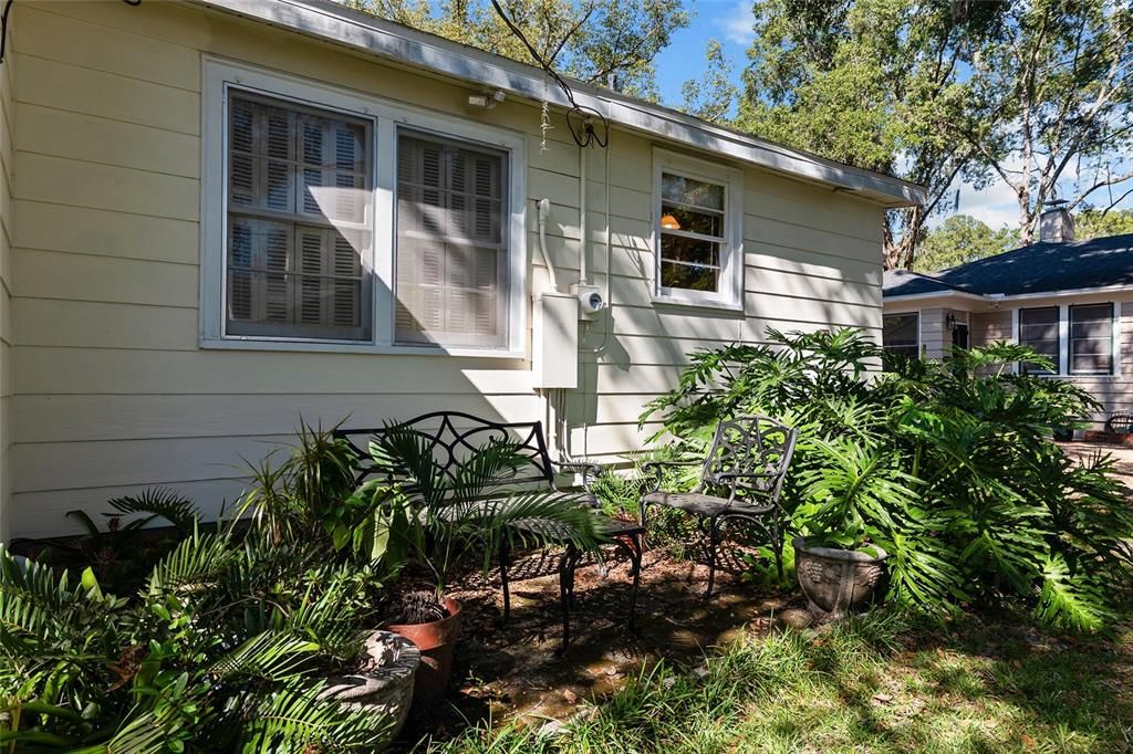 合同活跃: $349,900 (2 贝兹, 1 浴室, 1186 平方英尺)