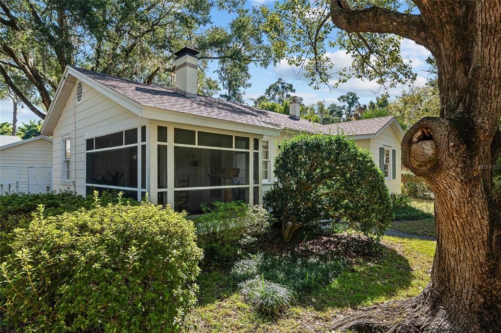 合同活跃: $349,900 (2 贝兹, 1 浴室, 1186 平方英尺)