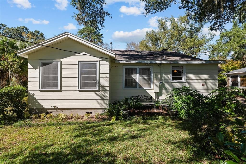 合同活跃: $349,900 (2 贝兹, 1 浴室, 1186 平方英尺)