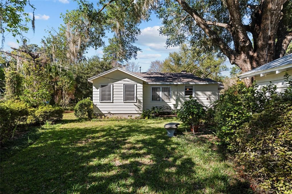 合同活跃: $349,900 (2 贝兹, 1 浴室, 1186 平方英尺)