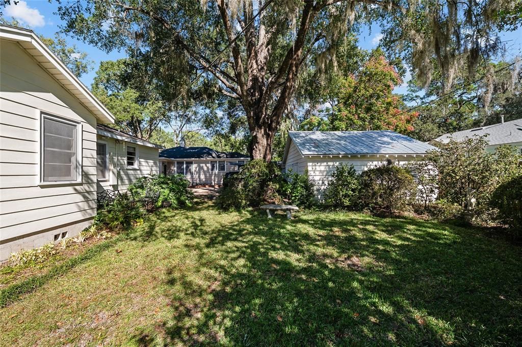 合同活跃: $349,900 (2 贝兹, 1 浴室, 1186 平方英尺)