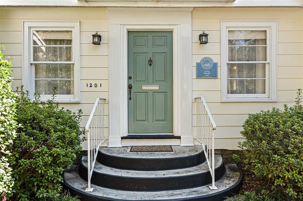 合同活跃: $349,900 (2 贝兹, 1 浴室, 1186 平方英尺)