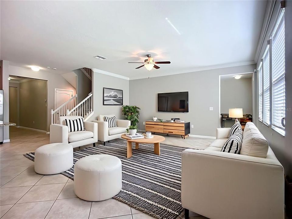 出租: $3,000 (5 贝兹, 3 浴室, 3328 平方英尺)