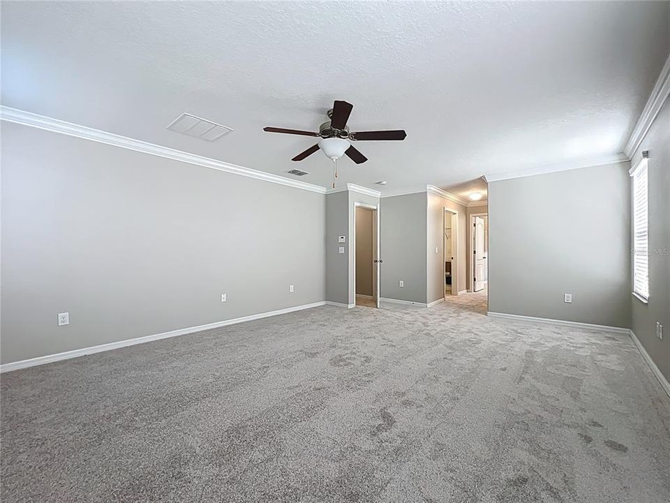 出租: $3,000 (5 贝兹, 3 浴室, 3328 平方英尺)