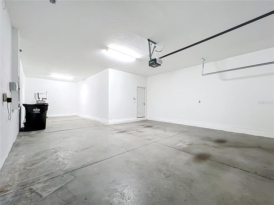 出租: $3,000 (5 贝兹, 3 浴室, 3328 平方英尺)