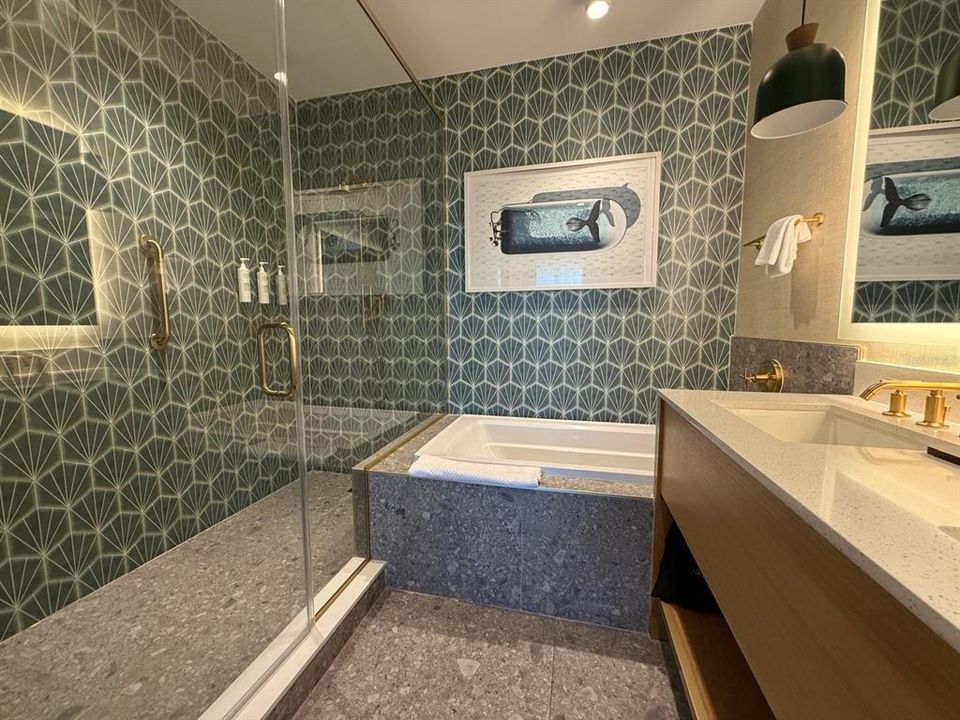 待售: $370,000 (1 贝兹, 1 浴室, 734 平方英尺)