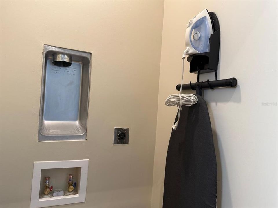 待售: $370,000 (1 贝兹, 1 浴室, 734 平方英尺)