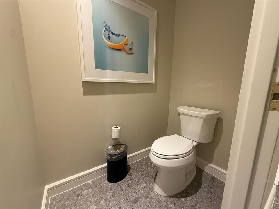 待售: $370,000 (1 贝兹, 1 浴室, 734 平方英尺)