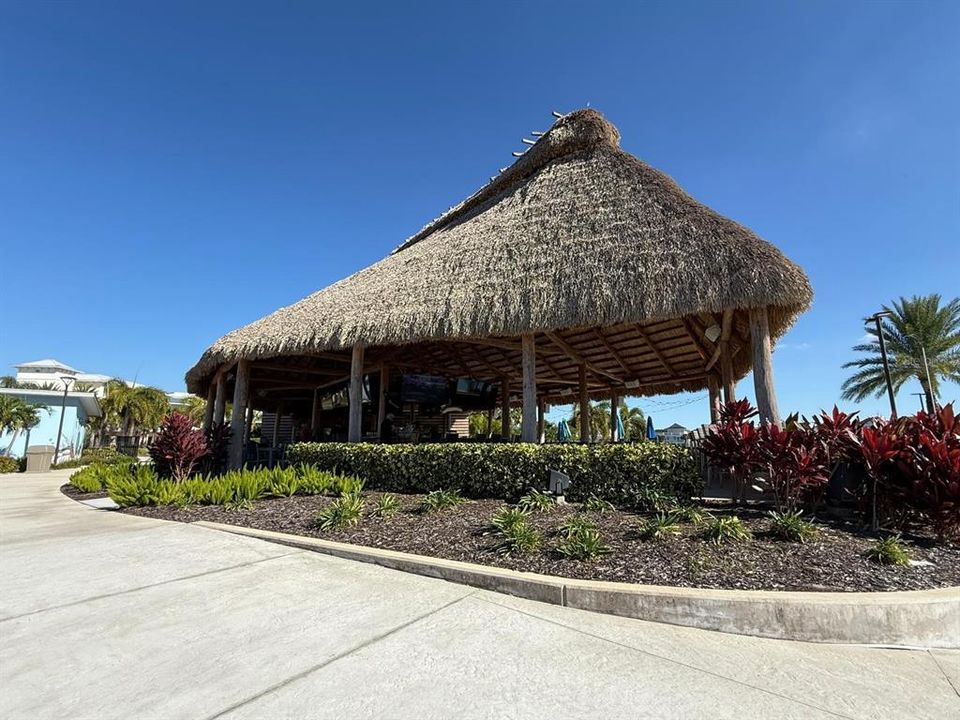 待售: $370,000 (1 贝兹, 1 浴室, 734 平方英尺)