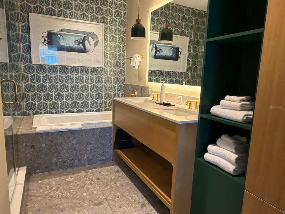 待售: $370,000 (1 贝兹, 1 浴室, 734 平方英尺)