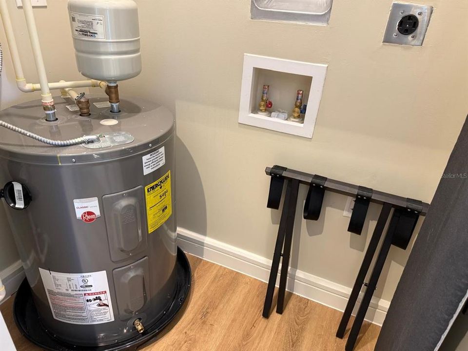 待售: $370,000 (1 贝兹, 1 浴室, 734 平方英尺)