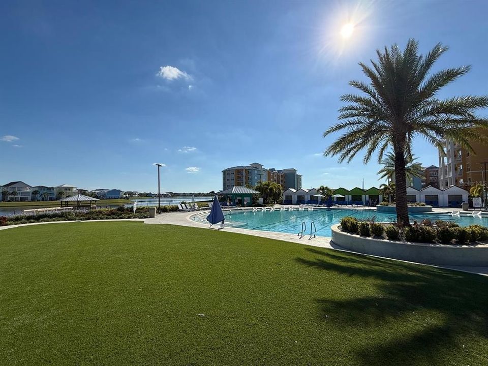 待售: $370,000 (1 贝兹, 1 浴室, 734 平方英尺)