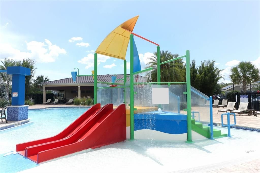 合同活跃: $452,500 (4 贝兹, 3 浴室, 2580 平方英尺)