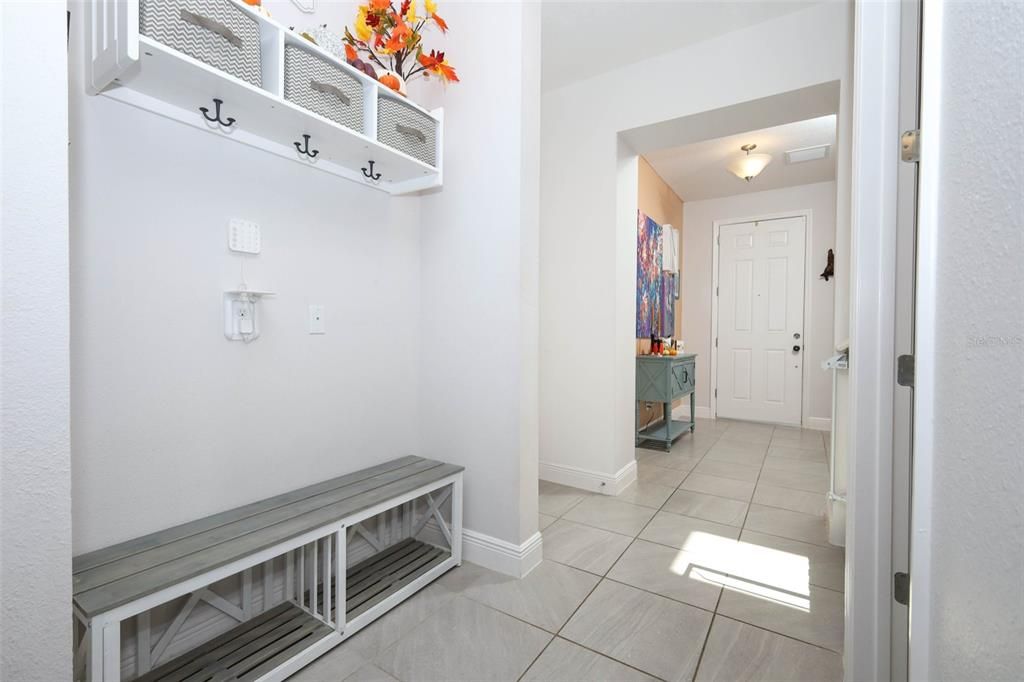 合同活跃: $452,500 (4 贝兹, 3 浴室, 2580 平方英尺)