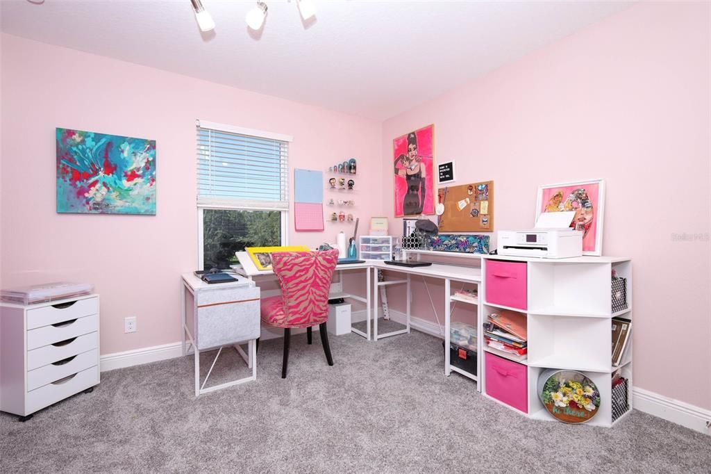 合同活跃: $452,500 (4 贝兹, 3 浴室, 2580 平方英尺)