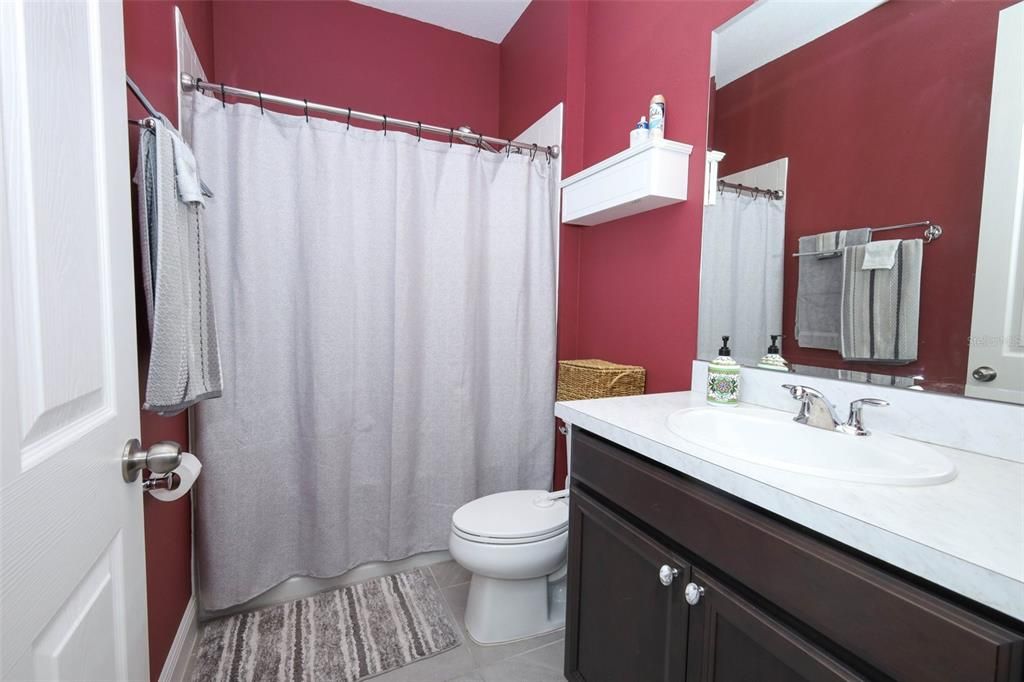 合同活跃: $452,500 (4 贝兹, 3 浴室, 2580 平方英尺)