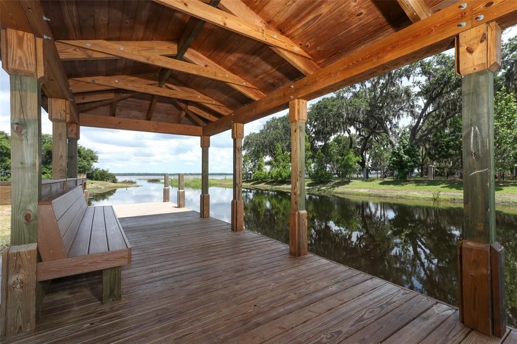 合同活跃: $452,500 (4 贝兹, 3 浴室, 2580 平方英尺)