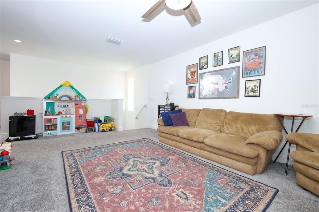 合同活跃: $452,500 (4 贝兹, 3 浴室, 2580 平方英尺)