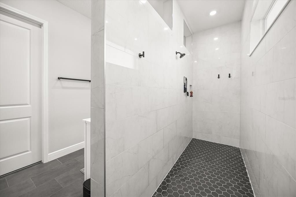 待售: $725,000 (3 贝兹, 2 浴室, 2017 平方英尺)