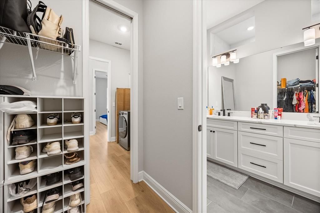 待售: $725,000 (3 贝兹, 2 浴室, 2017 平方英尺)